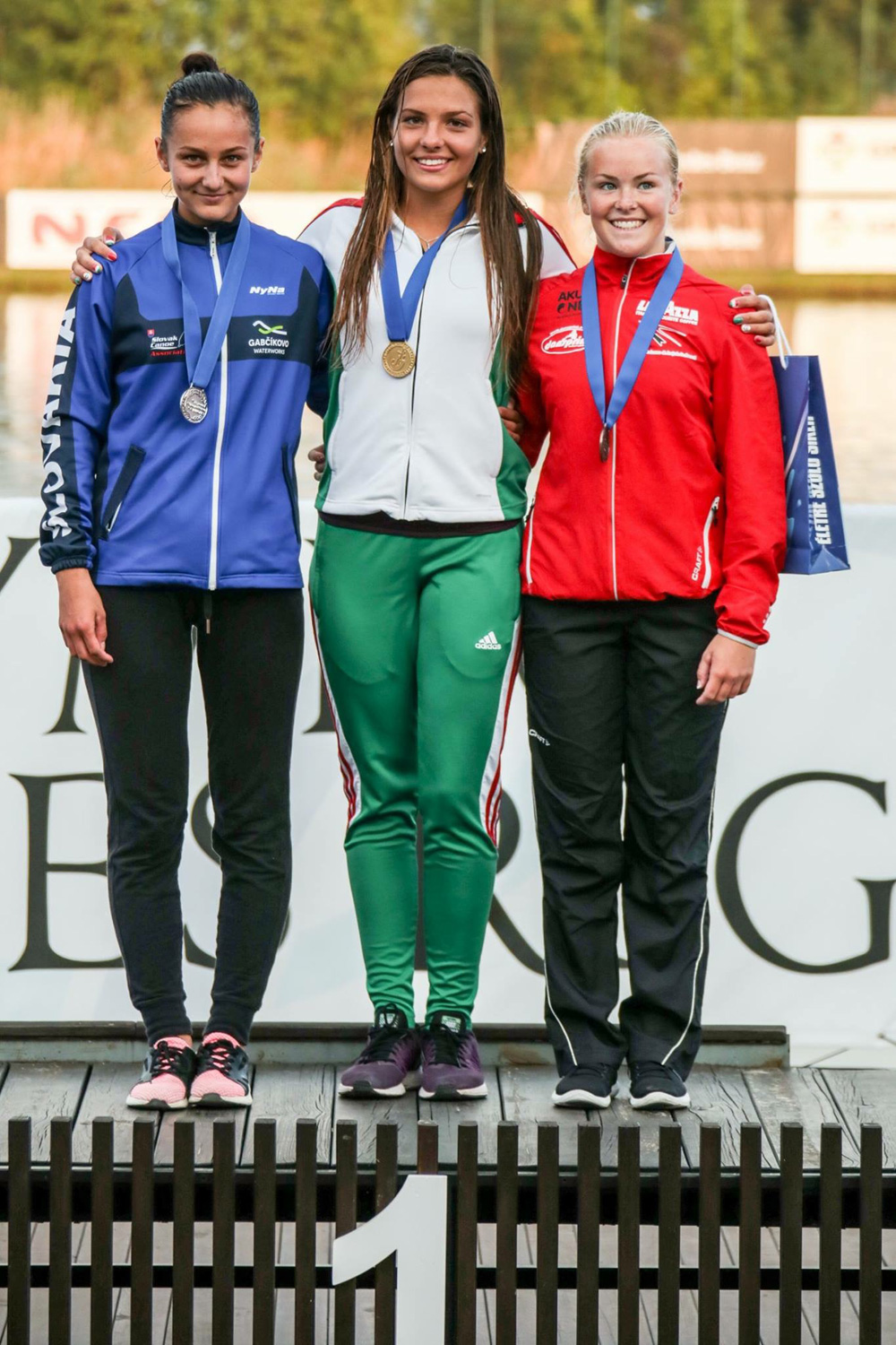 Jessica Zatlkajová (SVK), Viktória Fruzsina Nagy (HUN), Caroline Emilie Faurschou (DEN)