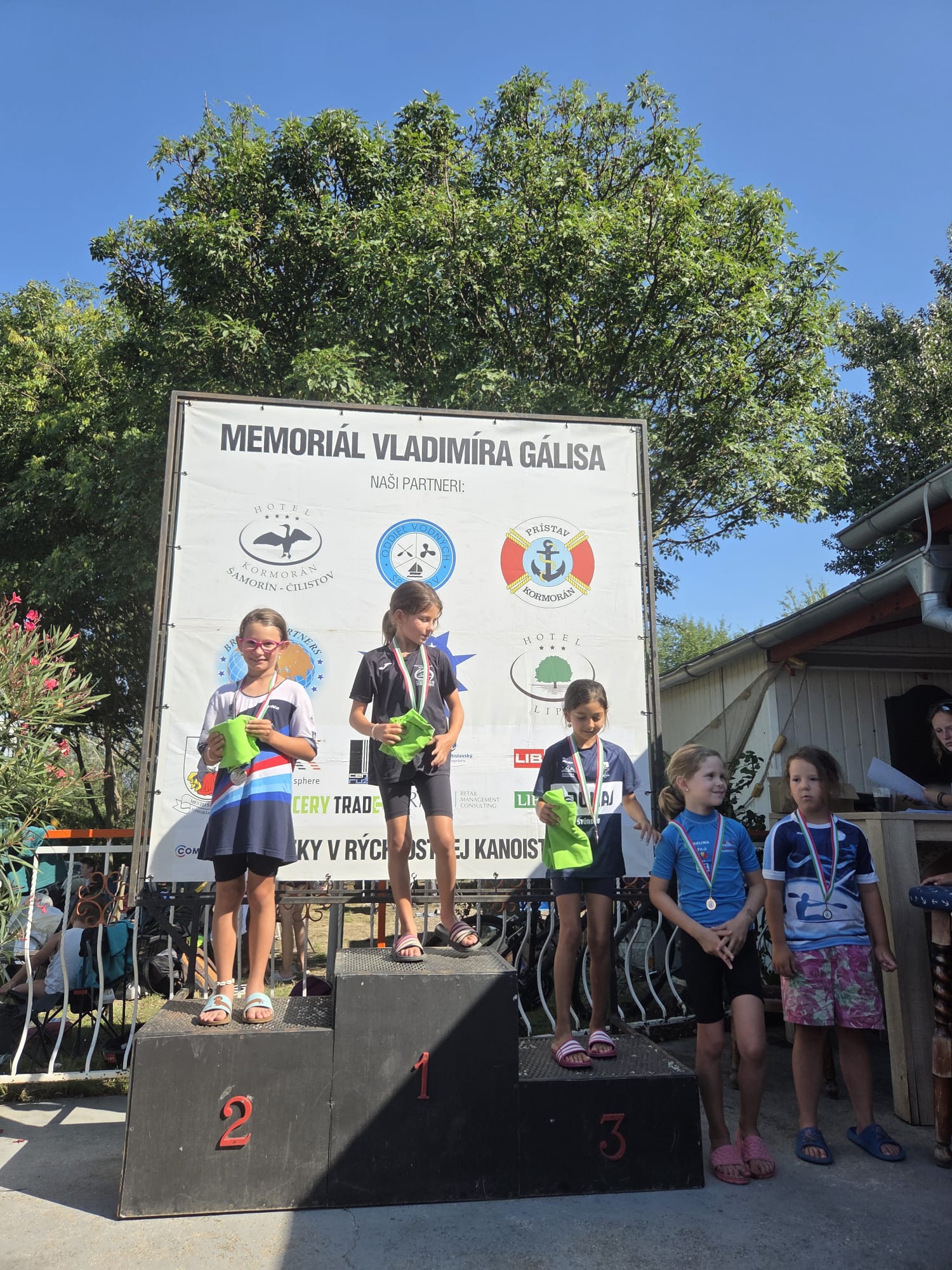 Tkáčová Hanka (vľavo - 2. miesto), K1 Krpec Cup dievčatá S, 200m 